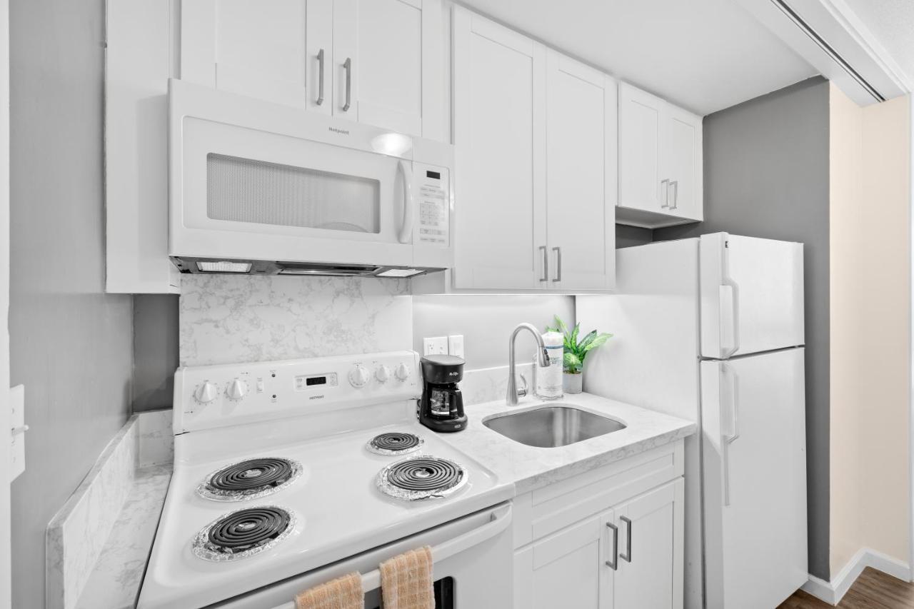 Newly Renovated Ilikai Marina Studio - Near Beach! Honolulu Exterior photo